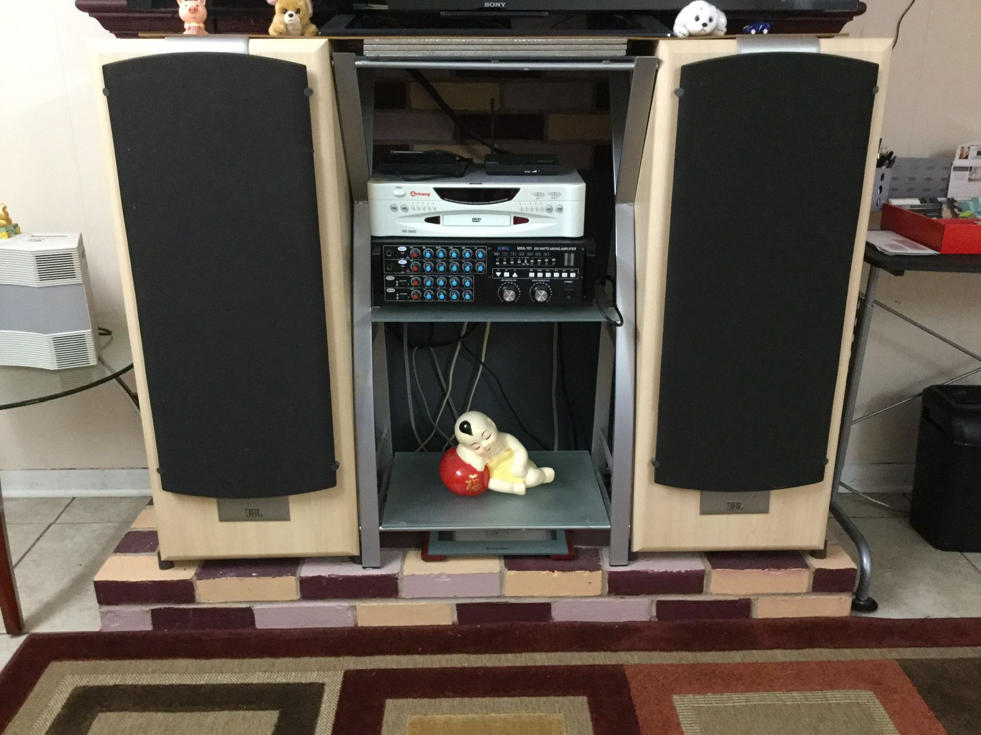 JBL 1000 Watts Speakers for karaoke/action movies.