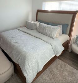 King Bedroom Set / Upholstered Sleigh Bed Frame – Excellent Condition
