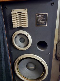 Marantz Speakers.  Model SP 1250 large speakers.