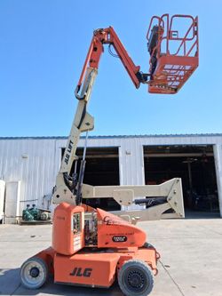 40-Foot Articulating Boomlift (JLG)