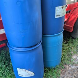 55 Gallon Solid Top Plastic Drums Grizzly Used For Laundry Soap In A Hospital