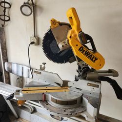 DEWALT Miter Saw, 12-inch Double Bevel Sliding Compound Miter Saw 