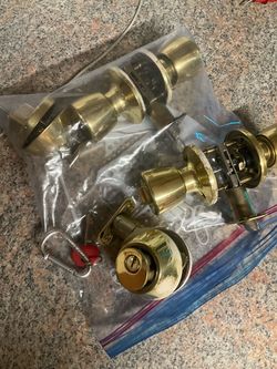Deadbolt doorknobs