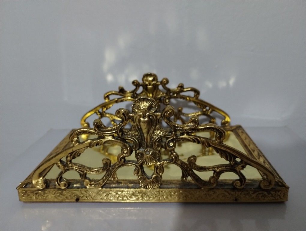 HOLLYWOOD REGENCY NAPKING HOLDER 7.5"×5"×3"