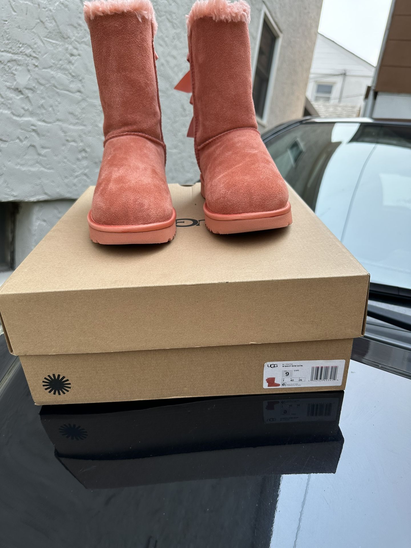 Pink Uggs Size 9