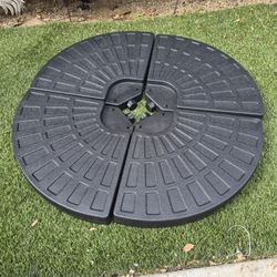 Water Filled Umbrella Base For Offset Cantiliver Umbrella Color: Black 