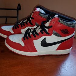 Men's Air Jordan Retro 1 High OG Chicago Lost And Found - Size 13(US) 2022