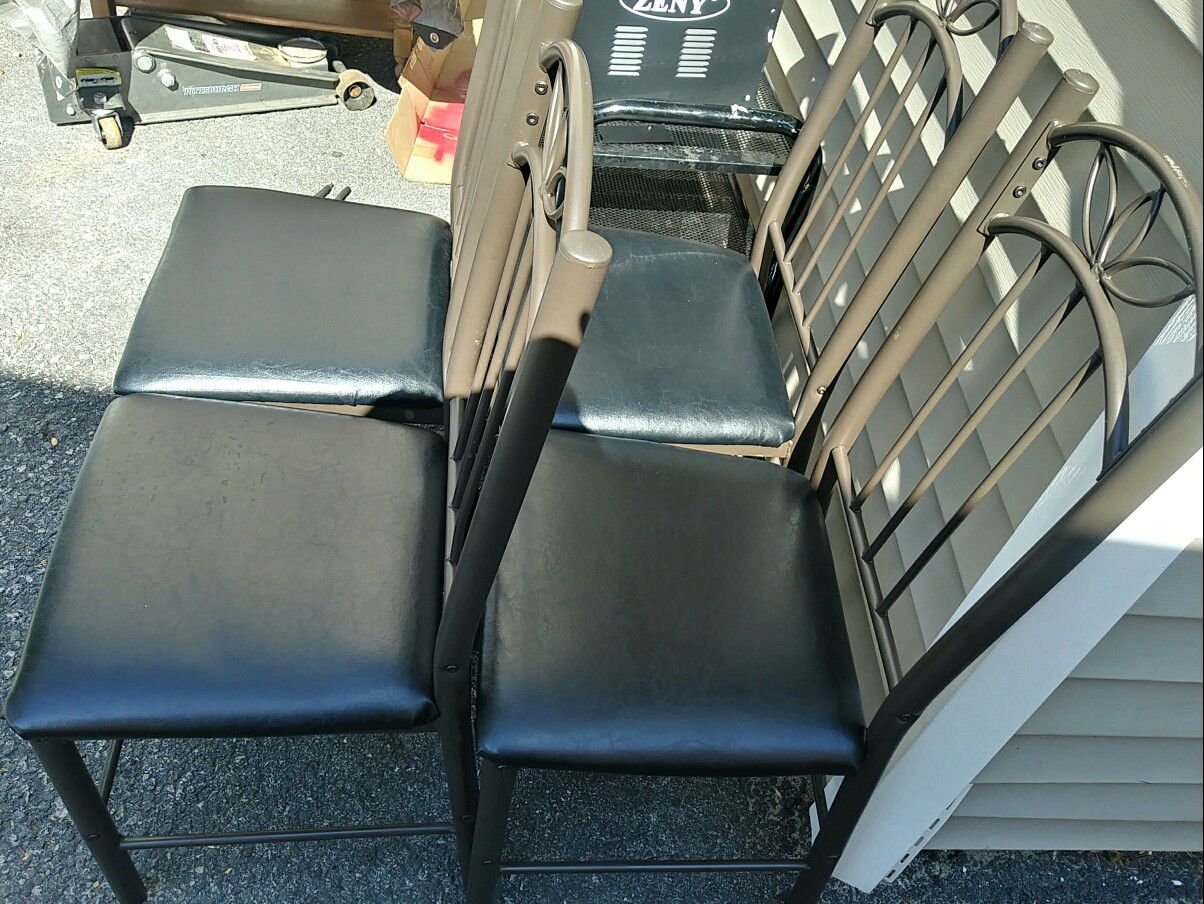 Set of 4 metal chair with leather seat good condition woonsocket RI