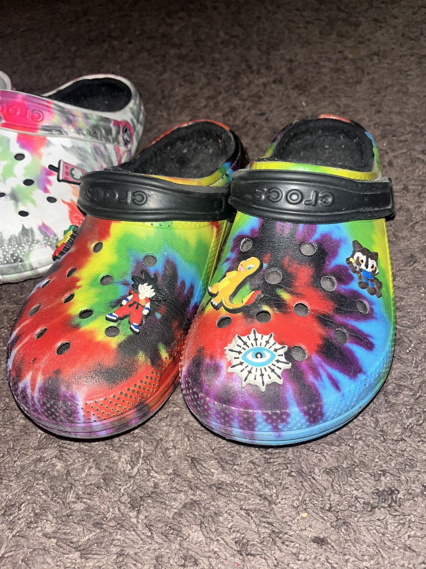 CROCS SIZE 8