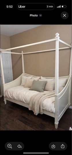 Twin size canopy bed