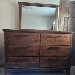 Dresser/Mirror