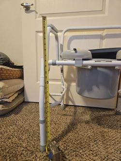 Portable commode