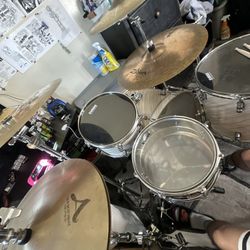 DRUM KIT. NEED TO GET RID OF IT