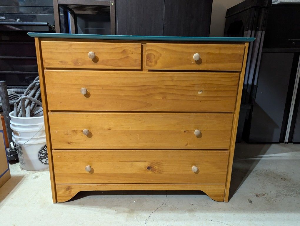 5-Drawer Dresser
