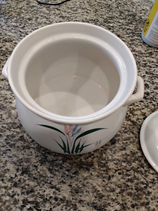 5.3 Liter Big Ceramic Pot, Good For 4 Persons, Mint.