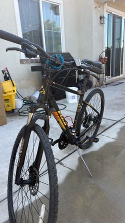 Fuji Traverse 1.7 Hybrid Bike – 19” Large – 21 Speed – Disc Brakes