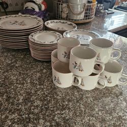 Xmas Dishes Farberware Holiday Snowman 2000 (49 Pieces)  $100.00