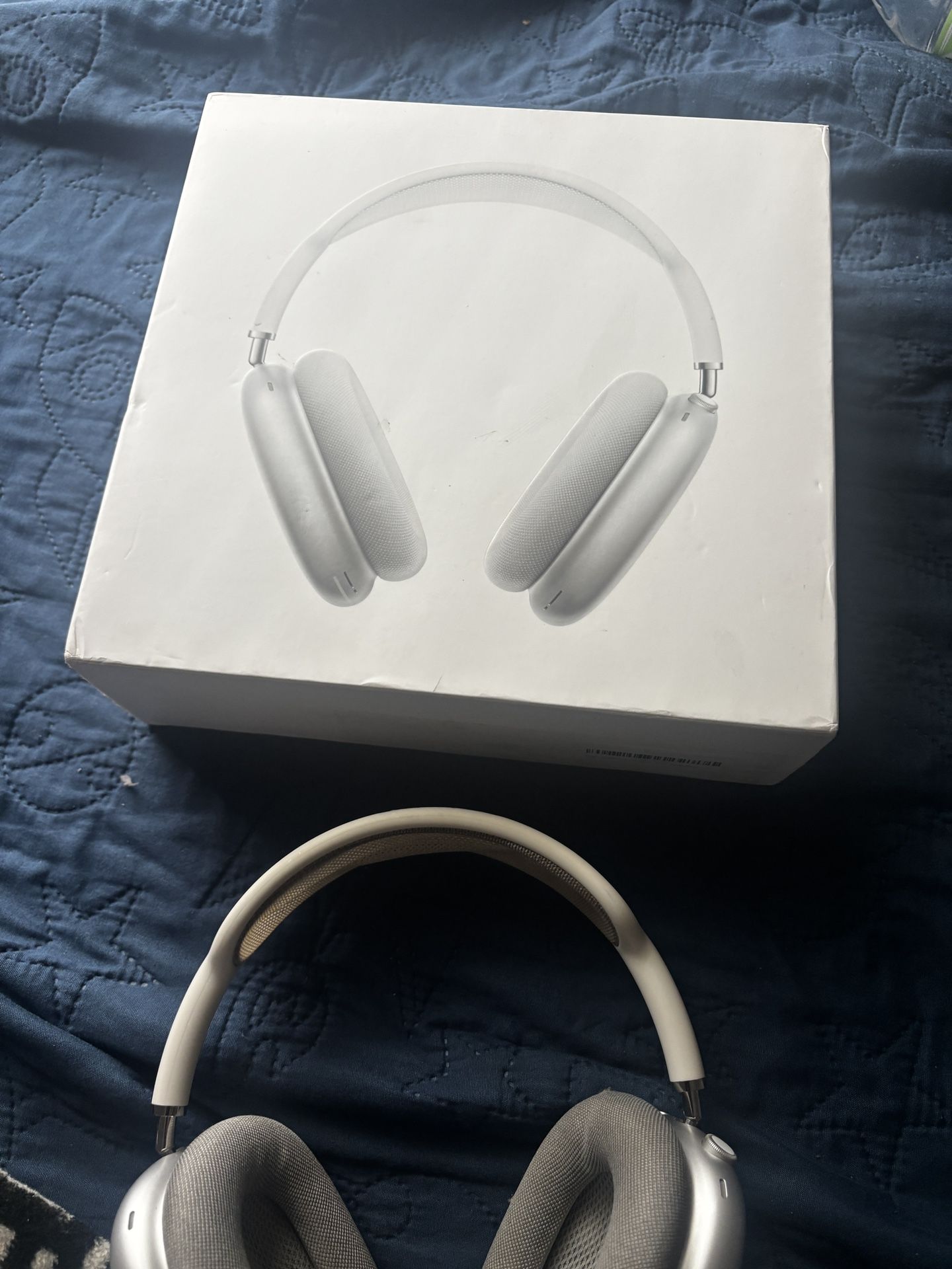 White AirPod Max’s For Cheap