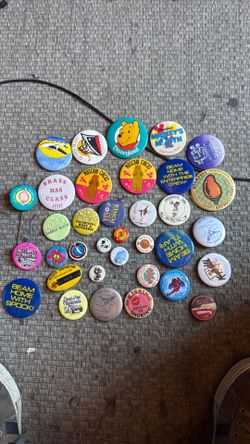 Vintage pins 3$ each or all for 30$