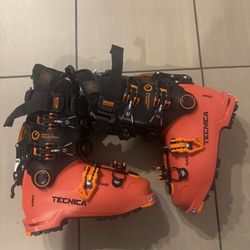Ski Boots New Size 4 Never Used Tecnica Zero G Pro Tour 