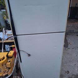 Refrigerator free free it does work really good