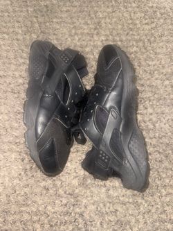 Black Nike Huaraches