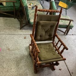 Antique Rocking chair  rocker armchair spindle approximately 1986 no issues very clean made by Tell City company Plainfield, Illinois