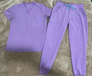 Women’s Scrubs