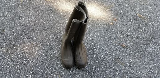 Northern Rubber Muck Boots Sz 8