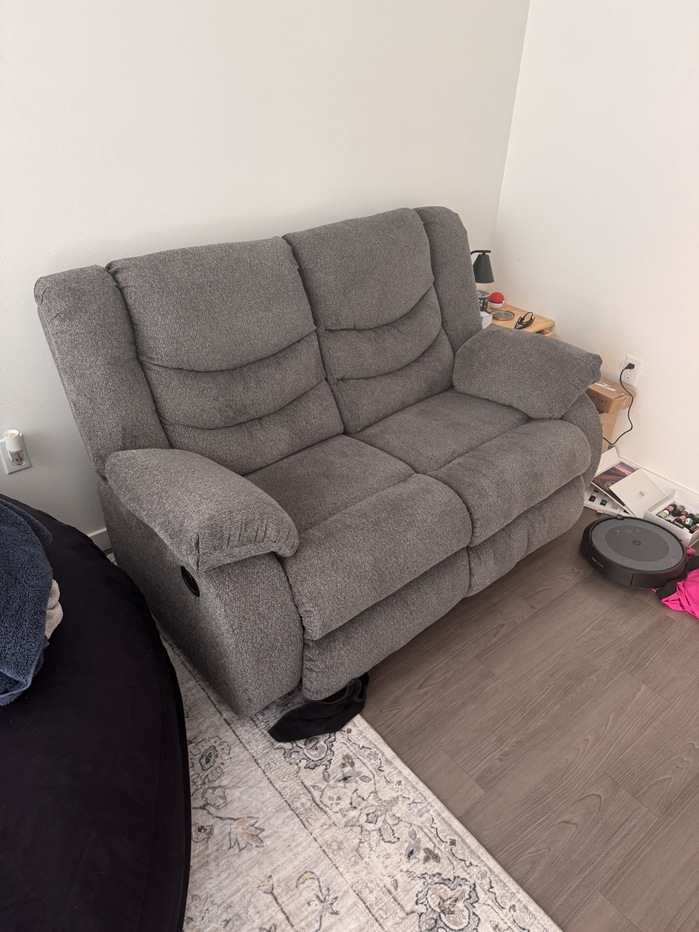 Signature Design by Ashley Tulen Modern Manual Pull Tab Reclining Love Seat