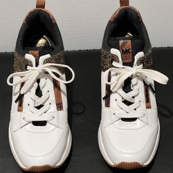 Michael Kors Sneaker - Size: 6