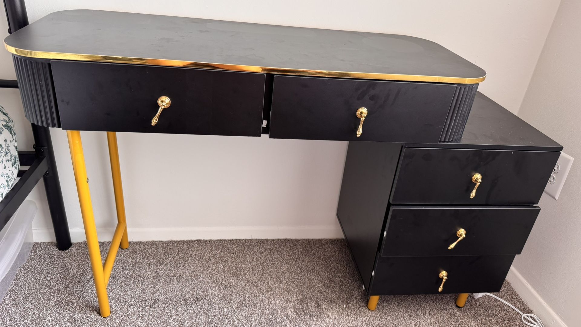 Makeup vanity