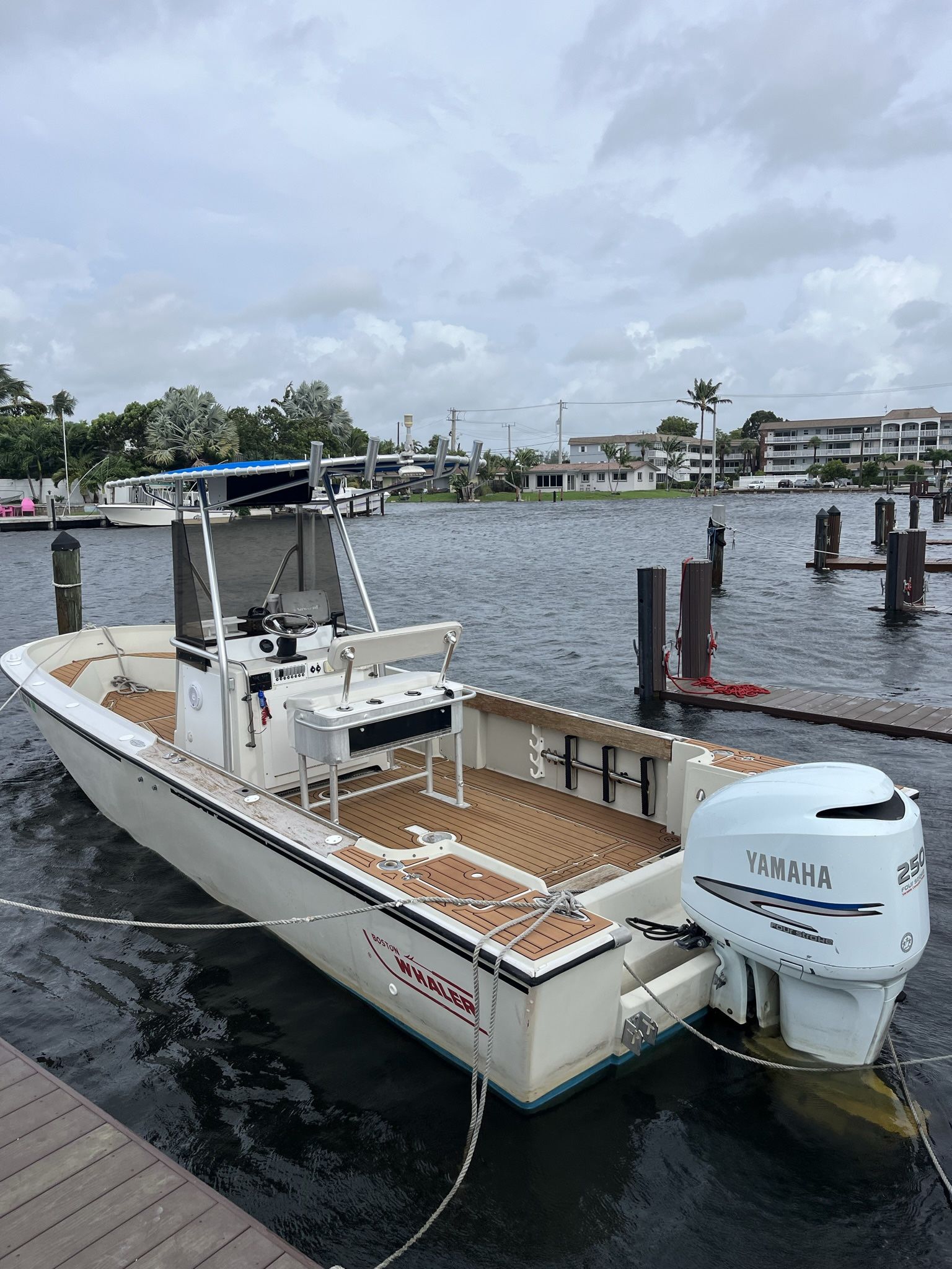 1981 Boston Whaler 25 Outrage