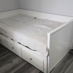 Daybed with 3 drawers 
