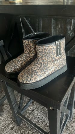 Juicy Couture Cheetah Sequence Ugg Boots Size 9