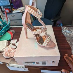 New Cape Robbin Size 8.5 Mauve Pearl Heels with accessories