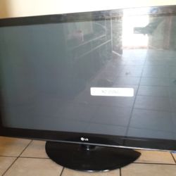 LG 50" PLASMA TV  NOT A ROKU