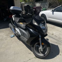 Honda Silverwing 1700$ obo