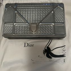Authentic Dior Wallet On Chain 