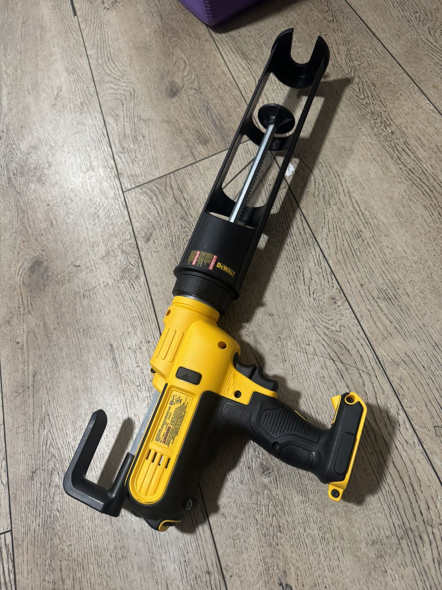 20V MAX Cordless 29 oz / 600 ml Adhesive Gun (Tool Only)