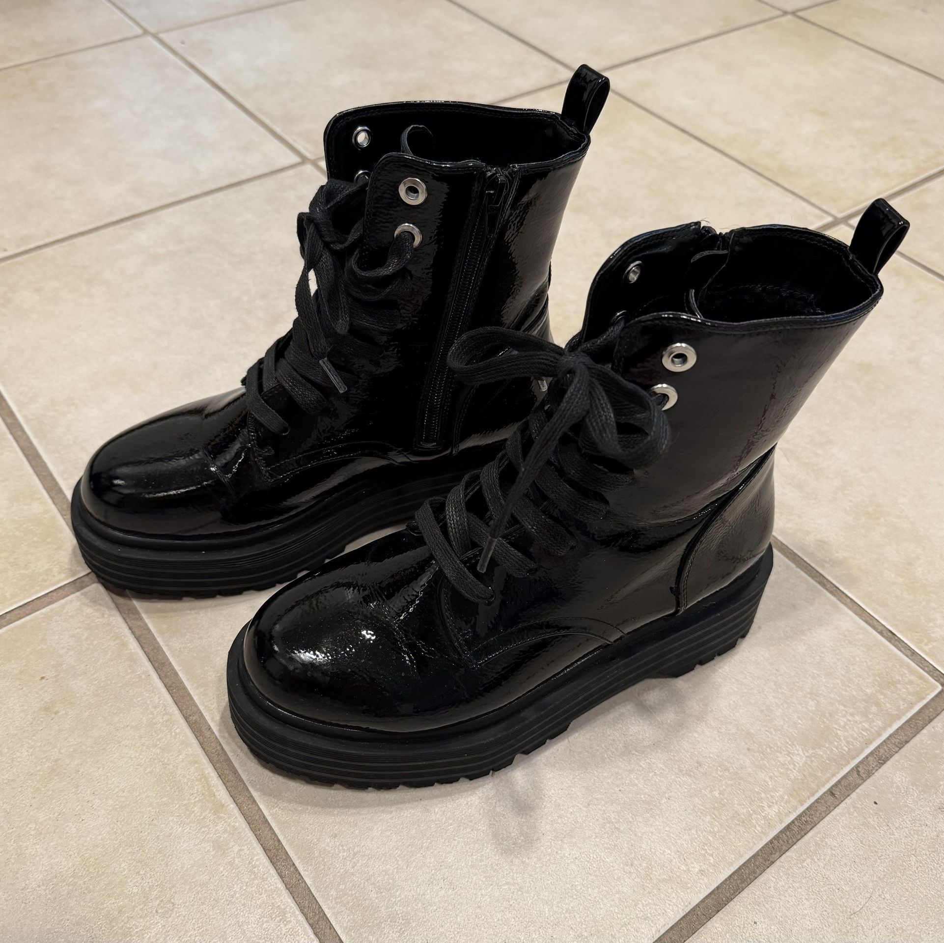 Shiny Black Platform Boots Women’s Fashion Size 7