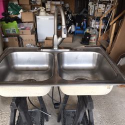 Stainlesssteel Double Sink w/Delta Faucet, Pick Up Only
