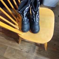 Fallscreek Winter Boots Size 2