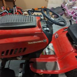 Yard Machine 42-in Riding Lawn Mower. 