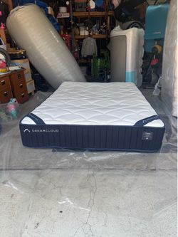 The DreamCloud, Queen mattress, Like New, Perfect Condition 💤💤💤