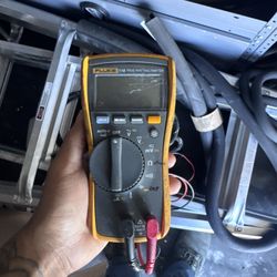 Fluke 116 Multimeter 