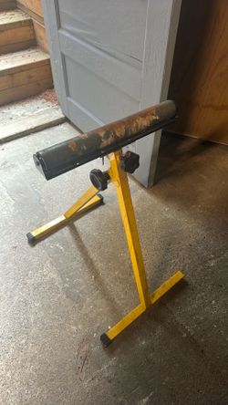 Adjustable roller support