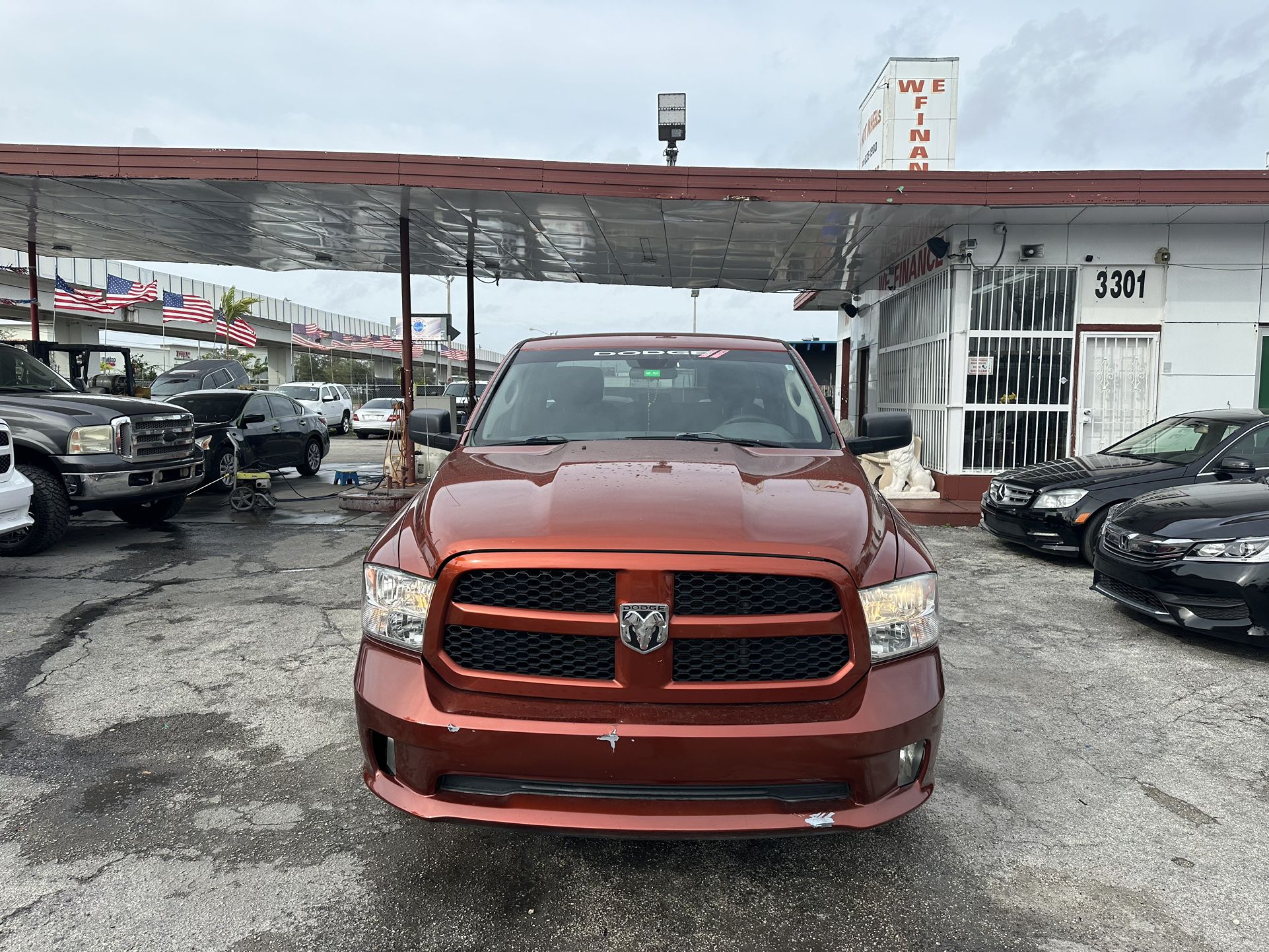 used 2013 DODGE RAM - front view 3