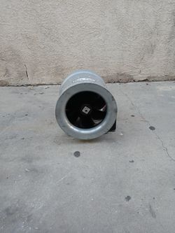Max Fan  E1  012 E2  O112" Can Fan In Excellent Working Condition 