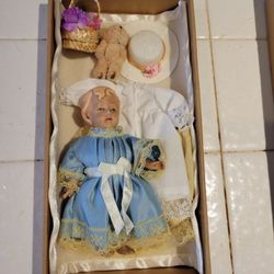 Victoria Trading Co. Goldilocks Vintage Collectable Doll